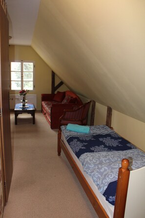 Quadruple Room | Iron/ironing board, free WiFi, bed sheets - Penzion Modrý Svět (Loket)