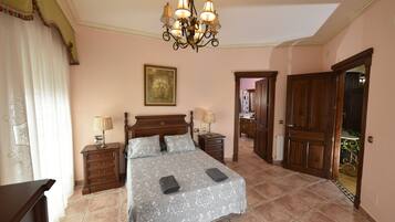 4 slaapkamers, een kluis op de kamer, een strijkplank/strijkijzer