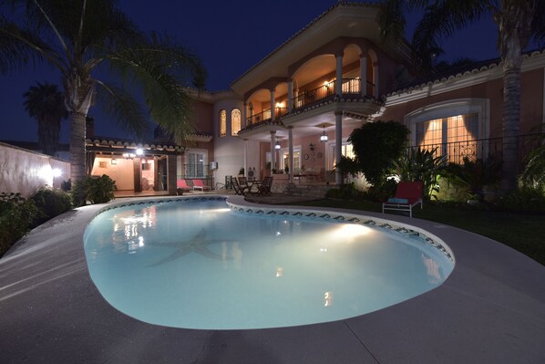 Outdoor pool, a heated pool - Villa Elisabeth with private heated pool. Ideal for families (Alhaurín el Grande)