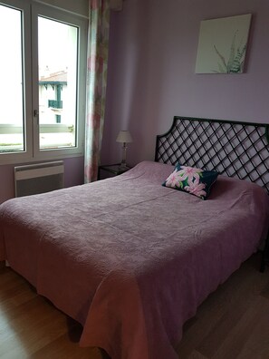 2 chambres, fer et planche à repasser, Wi-Fi gratuit