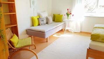 1 bedroom, desk, WiFi, bed sheets