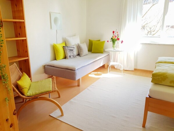 1 bedroom, desk, WiFi, bed sheets