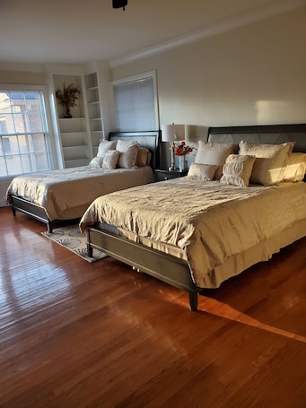 4 bedrooms, desk, iron/ironing board, free WiFi. Ida's Oasis near JRMC Hospital , Pine Bluff Country Club & Restaurants .