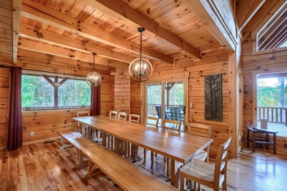 Rose Ridge - 8BR/5.5BA Luxury Log Cabin on 25 Acres - Walk to Old Man's Cave!
