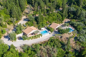 Exterior - Melissi Villa, overlooking Vasiliki bay, close to the beach and other amenities! (Lefkada)