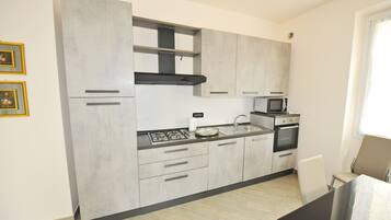 Kühlschrank, Ofen, Herdplatte, Geschirrspüler