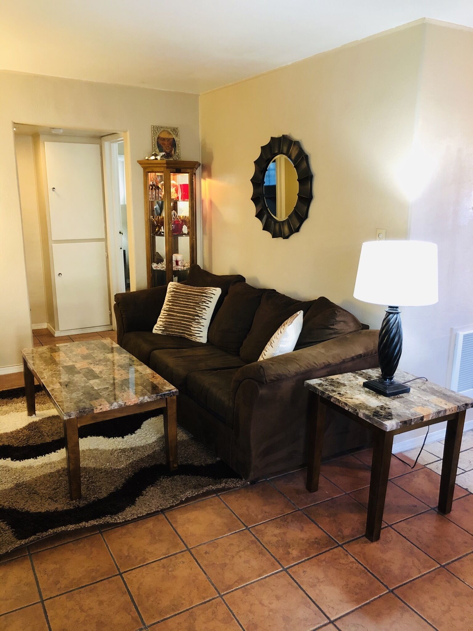 Quaint and charming completely remodeled courtyard side apartment!!