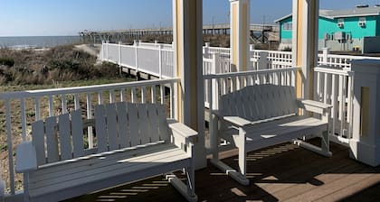 ~Carolina Tides~ Ocean View, Pier, Pool, Steps to the Beach and Restaurants!