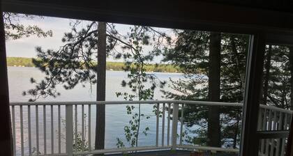 Charming Four Season Cottage on Lake Muskoka