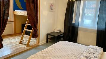 5 bedrooms, WiFi, bed sheets