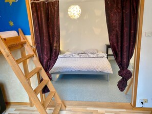 5 quartos, Wi-Fi, roupa de cama