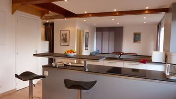 Réfrigérateur, micro-ondes, four, lave-vaisselle