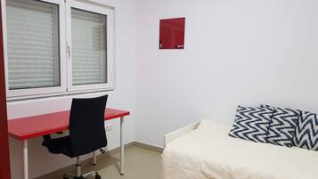 3 soveværelser, skrivebord, strygejern/strygebræt, weekendseng