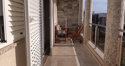 Hermoso y moderno apartamento de 3 habitaciones. Hogar lejos del hogar. <3