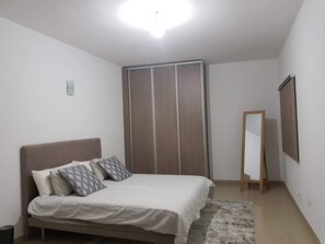 3 bedrooms, desk, iron/ironing board, travel crib