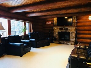 Interior - Log Home on Kootenay Lake, 3 bdrm, 2 bath, 2 king beds and 1 queen, Hot Tub.  (Boswell)