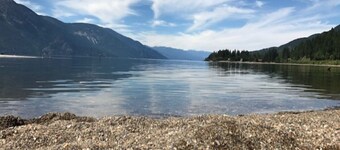 Log Home on Kootenay Lake, 3 bdrm, 2 bath, 2 king beds and 1 queen, Hot Tub. 