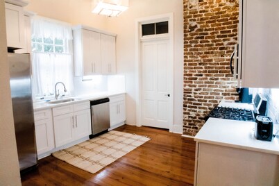 NEAR THE FRENCH QUARTER, SAFEST NEIGHBORHOOD Sleeps 8-16