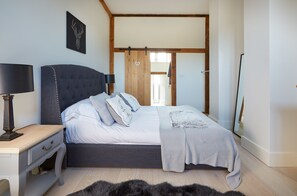 6 Schlafzimmer, Bügeleisen/Bügelbrett, Reisekinderbett, WLAN