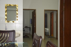 Family dining - Fairmont Guest House (Dhaka)