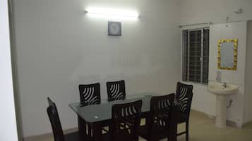 Makan di kamar