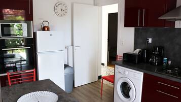 Réfrigérateur, micro-ondes, four, lave-vaisselle