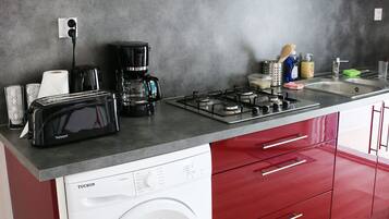 Réfrigérateur, micro-ondes, four, lave-vaisselle