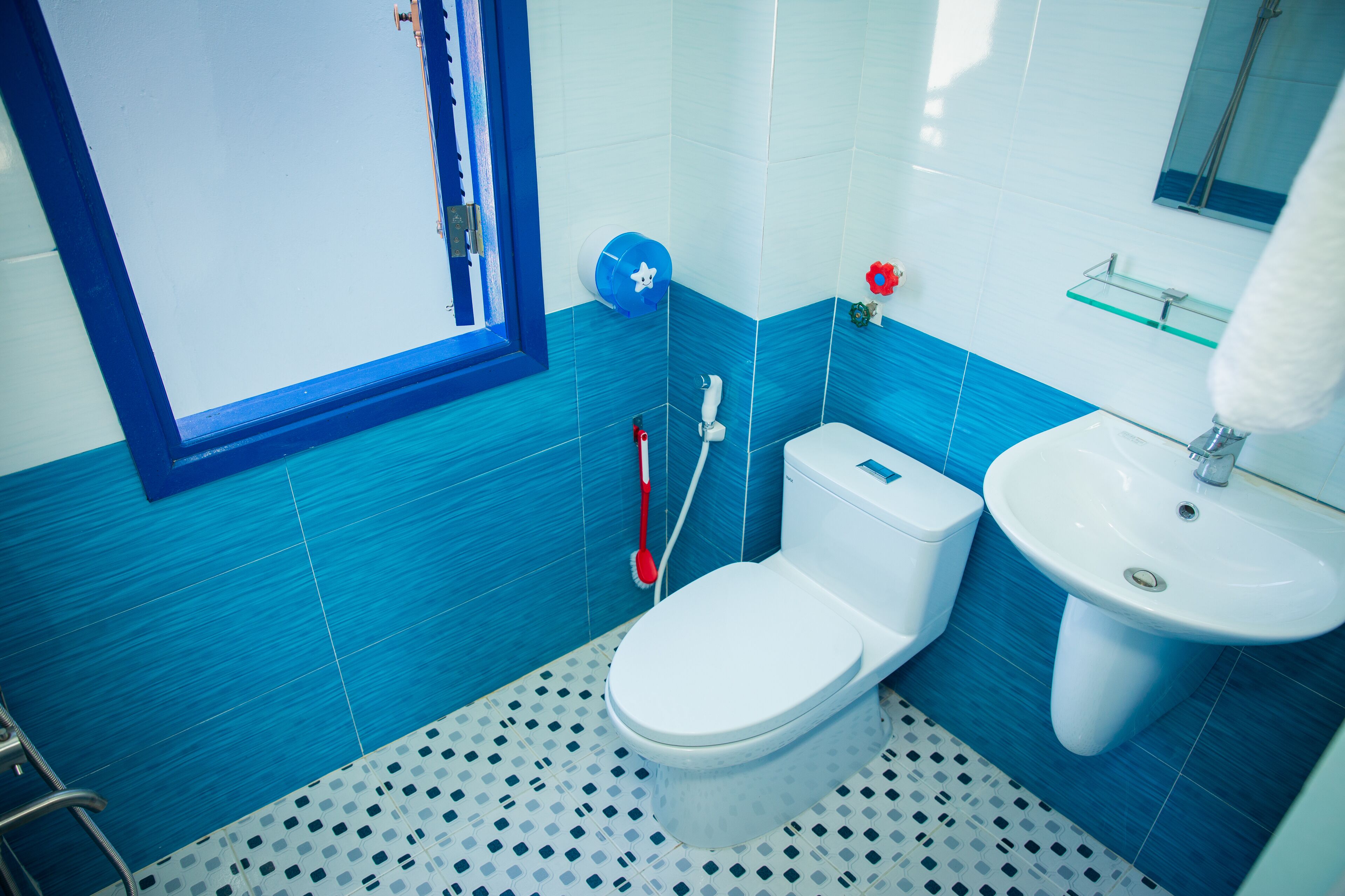 shower, free toiletries, hair dryer, slippers