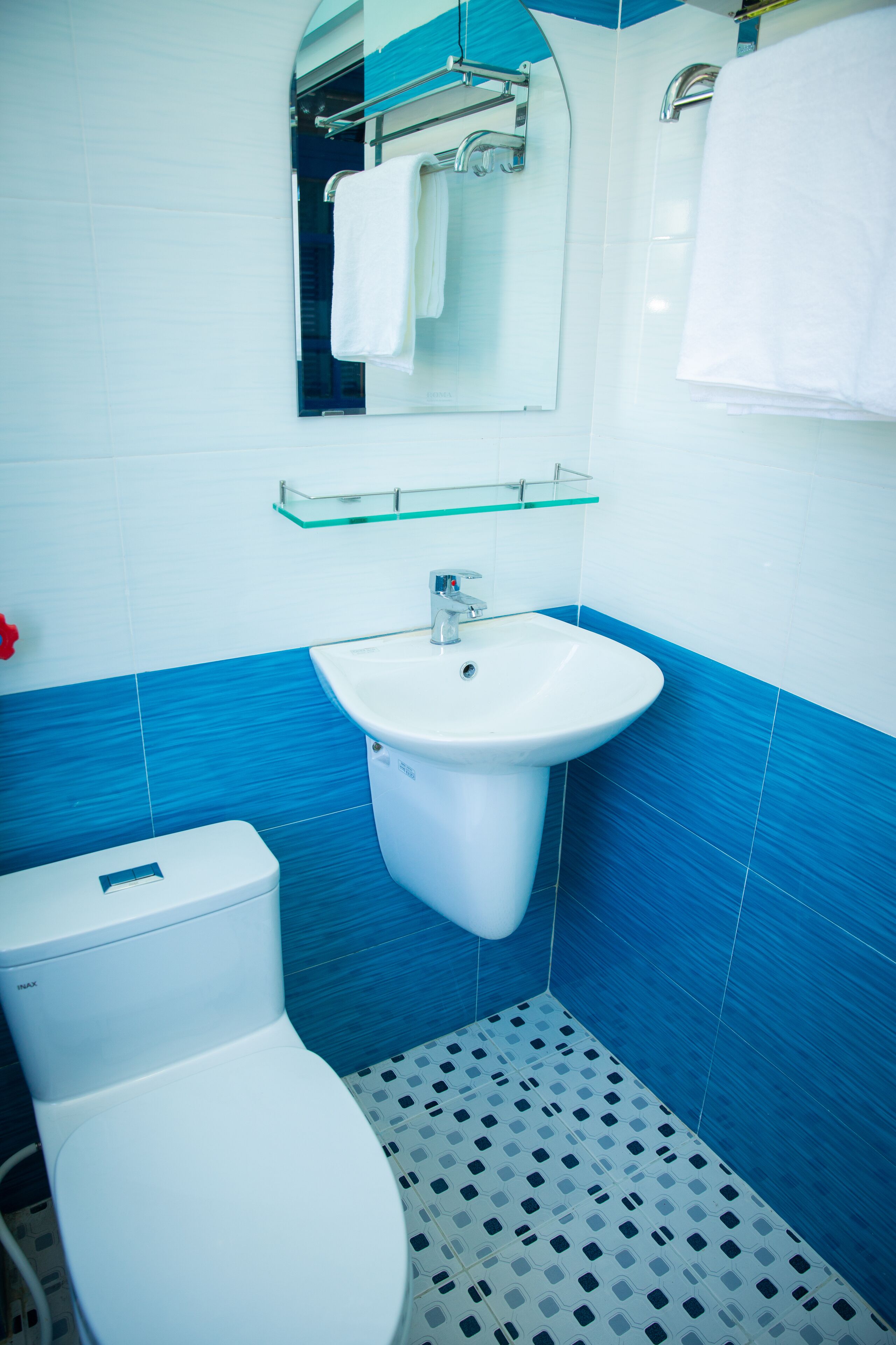 shower, free toiletries, hair dryer, slippers