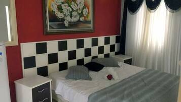 7 bedrooms, soundproofing, iron/ironing board, free WiFi