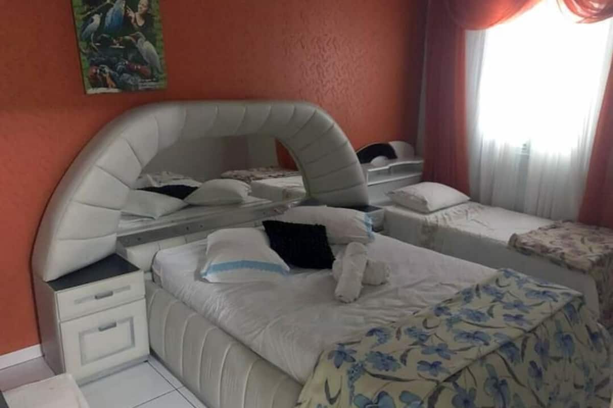 Comfort Room | 7 bedrooms, soundproofing, iron/ironing board, free WiFi