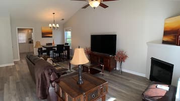 Télévision, cheminée