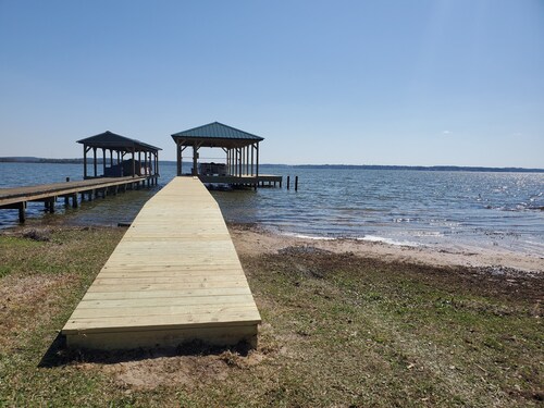Blue Haven  Lake Palestine Tx , Dock with Sundeck  Sleeps 6