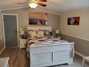 3 bedrooms, iron/ironing board, free WiFi, bed sheets - Blue Haven  Lake Palestine Tx , Dock with Sundeck  Sleeps 6 (Chandler)