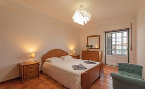 2 slaapkamers, een strijkplank/strijkijzer, gratis wifi, beddengoed