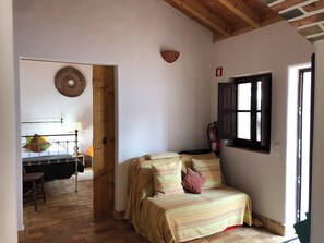 2 chambres, fer et planche à repasser, accès au Wi-Fi (inclus)