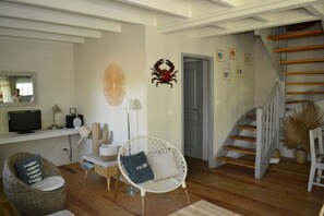 Interior - Wooden house style fisherman's hut 200 m from the beach (Lège-Cap-Ferret)