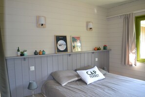 3 bedrooms, iron/ironing board, travel cot, free WiFi