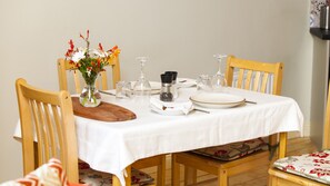 Dining - Luxury stone cottage in the Wicklow Mountains (DONARD)