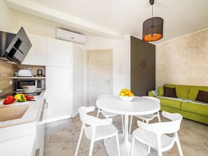 Dining - Serenity - with Parking in Alassio (Alassio)