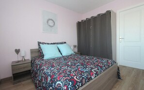 2 bedrooms, iron/ironing board, WiFi