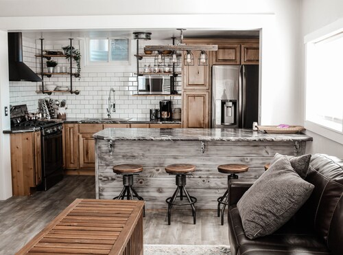 Industrial Luxury apartment - Newly remodeled and Sparkling clean!