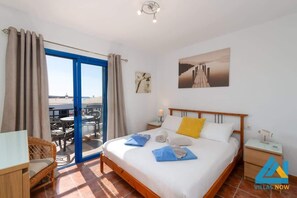 2 chambres, coffres-forts dans les chambres, fer et planche Ă repasser