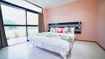 Deluxe Apartment | 3 bedrooms, iron/ironing board, bed sheets