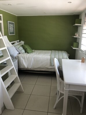 2 Schlafzimmer, Zimmersafe, Schreibtisch, BĂŒgeleisen/BĂŒgelbrett
