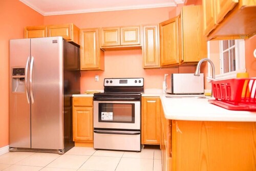 Spacious 2 Bedroom Kensington Cresent New Kgn