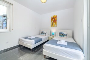 3 bedrooms, in-room safe, iron/ironing board, free WiFi
