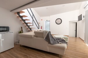 House, 1 Bedroom (Casa da Estrela) | Living area | Flat-screen TV