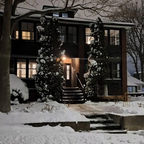 Exterior - Luxury Riverview Apartment Walk to Niagara Falls, Parkway & Attractions! (Niagara Falls)