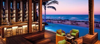 Grand Bliss luxury 5 star 2 bedroom suite w/ a Large Balcony with pool